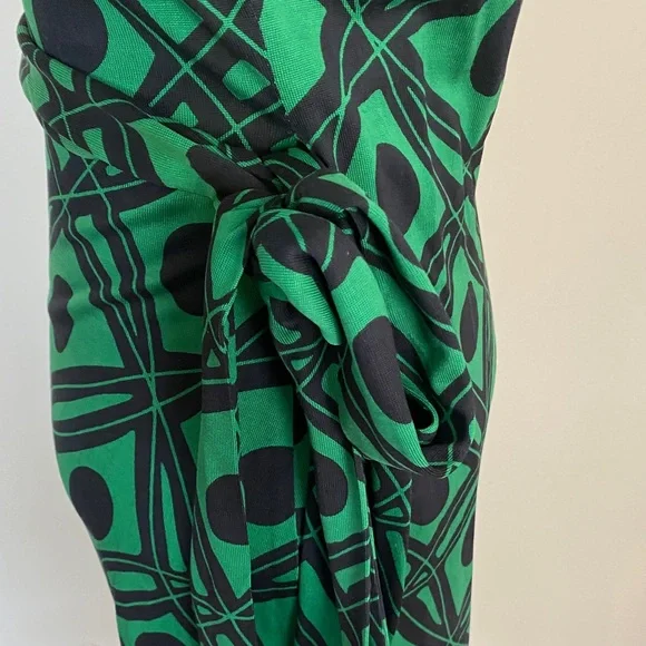 Diane Von Furstenberg vintage style silk jersey wrap midi dress. Size 10 - Picture 4 of 7